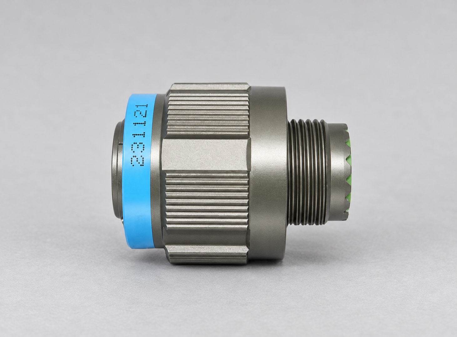 D38999/26WE26PN D38999 connector gray-background view